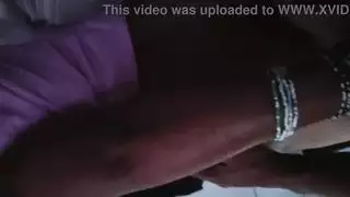 التسلل إلى غرفة الجدة لإلقاء نظرة على فرجها الرطب وقضيبها الضخم