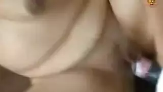 إباحية الحيوانات: قضيب الحصان في فرج امرأة مطلقة