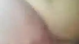 عاهرات شابات مثيرات: مقص وأصابع في جلسة سحاق ساخنة