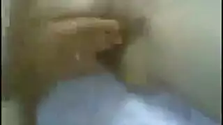 مراهقة خبيرة في المص