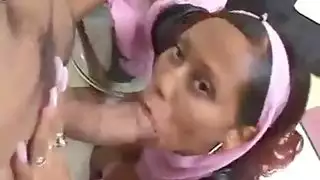 ثماني حوريات مسلمات في جنس جماعي مكثف