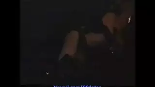 جلسة سحاق صريح لبنات يتشاركن قضيبًا صناعيًا