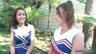 رجلان يقتحمان