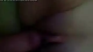 فتاة فرنسية مثيرة في زي موحد تمتع أصدقائها بلعبة ألم جنسي صارم