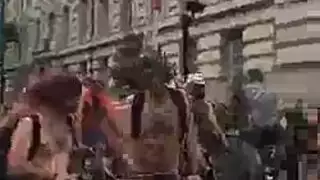 صالون التدليك الخلفي: الزوجات الخائنة تأخذه في كل الفتحات