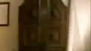 شقراء متسللة تُضبط وهي تتوق لجنس شرجي قاسي