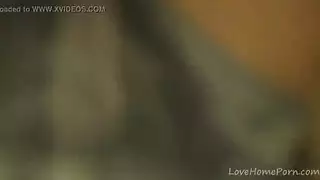 تجريد مراهقة هاوية في العلن يتحول إلى جنس صريح