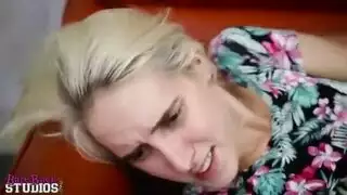 اب يعاقب ابنة ويغتصبها مترجم الفيديو