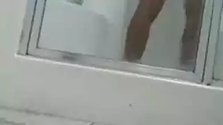 تسجيل سري لالتزام العاهرة بالبث المباشر الجنسي الصريح