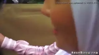 شاب عربي مثير يضرب فتاة بيضاء بقضيب مهاجر مسلم