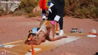 الديك الرومي غير المتبل يتحول إلى قضيب اصطناعي قاسي لكسري الجائع