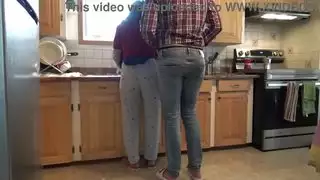 جماع شرجيّ قاسٍ للخادمة المطيعة في المطبخ