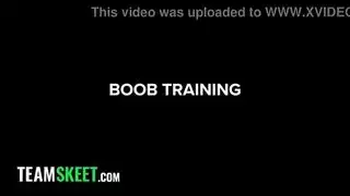 علاج صريح: تسمح لابن زوجها بمص أثدائها العملاقة