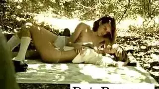 مثليات طالبات الجامعة: تقبيل عميق باللسان وجنس بحزام