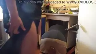 تمارس الجنس في بيتها