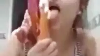 حلم سارة الإباحي: مص مستمر وابتلاع المني