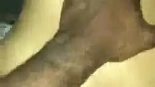 تتقيأ على قضيب أسود عملاق في جنس حلق إباحي قاسٍ