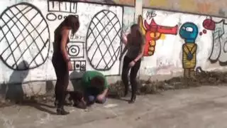 مشهد متحرك ساخن: خيار في فتحتها الضيقة