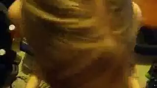 شقراء نردية تكتشف هوسها بمص القضيب وأكل الفرج