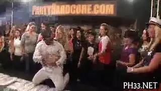 منيكه ولد و البنتو هي نايمه