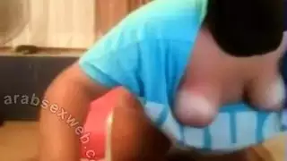 أزواج عرب ساخنون يصورون لحظاتهم الأكثر جموحًا