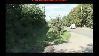 الطاولة مدرب حافلة ركاب فتاة غبية