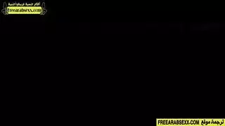 ميا خليفة تقطر مبلولة وتُملأ في الحمام