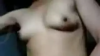 ممرضة إباحية تملأ حلق وفرج مريضتها