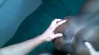 امرأة أكبر ناشطة تطلب حمولات متعددة على وجهها