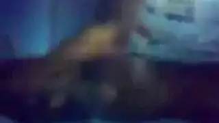 وسيم دولي يقدم حركة جنسية قاسية