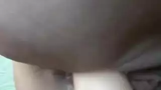 مضاجعة المحارم – السائل المنوي يقطر من فرجها المستخدم