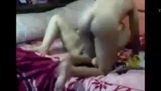 سكس لبناني حلو: فتاة لبنانية نارية تأخذ زب عربي من رجلها