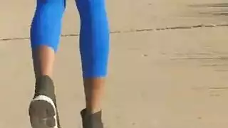 كثير الشعر أزرق العينين الديك صغير